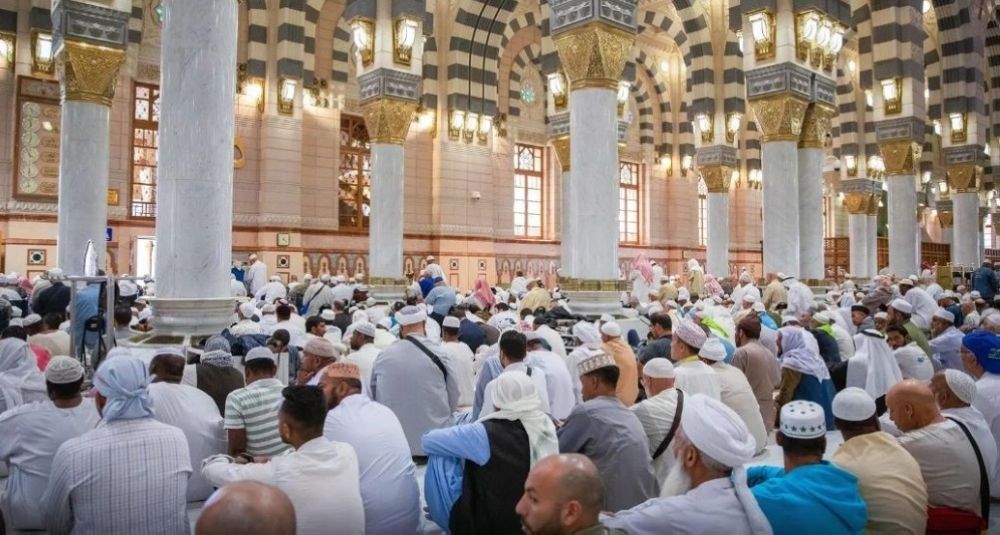 متطوعو "تعليم المدينة" يقدمون خدماتهم لقاصدي المسجد النبوي والمساجد التاريخية