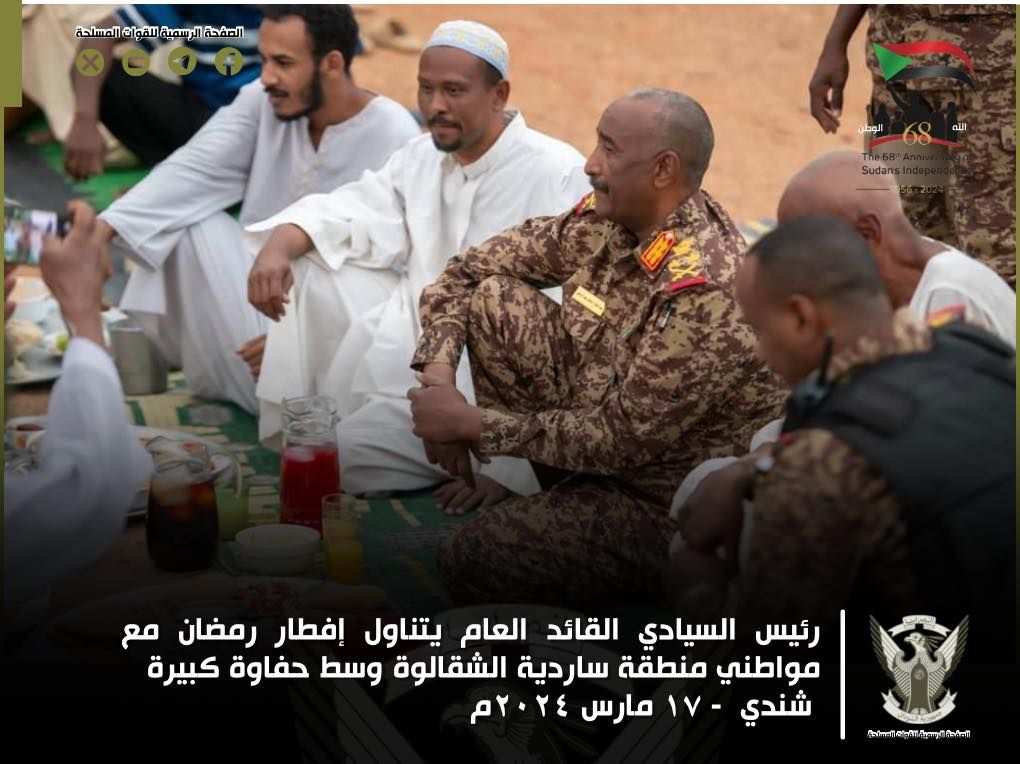شاهد بالفيديو.. البرهان يحي المواطنين في نهر النيل بعد تناول الإفطار معهم