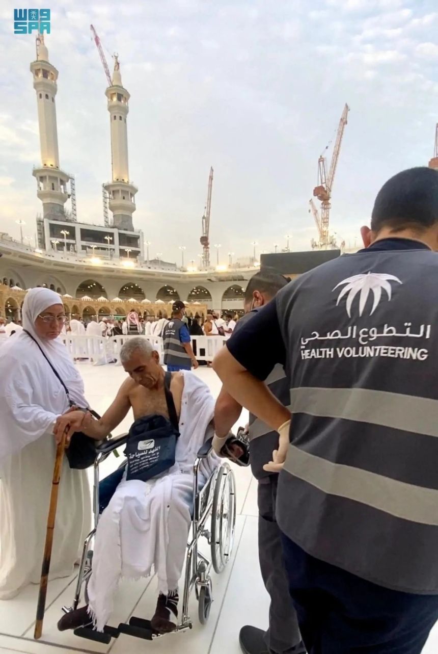 170 متطوّعًا ومتطوعة.. تفاصيل جهود الصحة بالحرم المكي وقطار الحرمين
