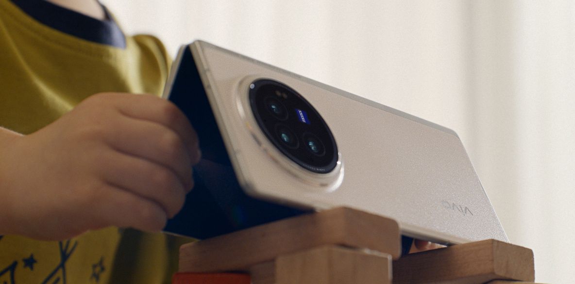 تكنولوجيا: صور رسمية تؤكد تصميم هاتف Vivo X Fold3 مع عينات تكشف عن آداء الكاميرة