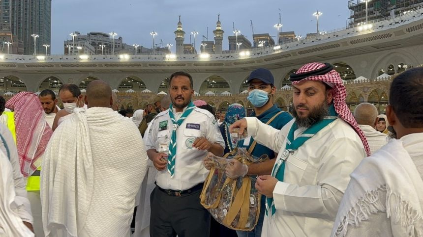 الجويرة يشيد بمشاركة 900 كشاف في خدمة ضيوف الرحمن بالمسجد الحرام  