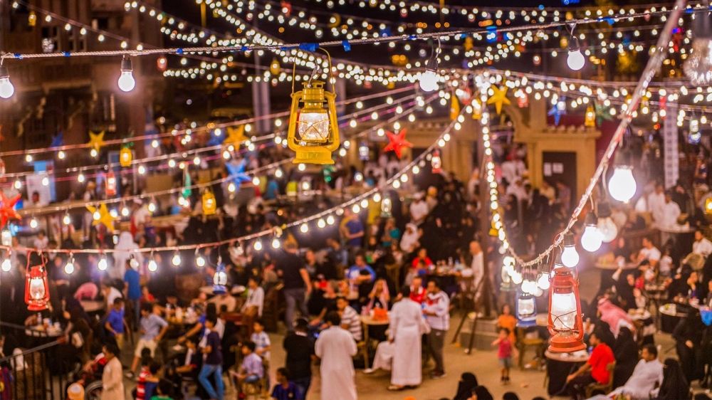 الإفطار على الكورنيش.. متعة أهالي جدة في ليالي رمضان
