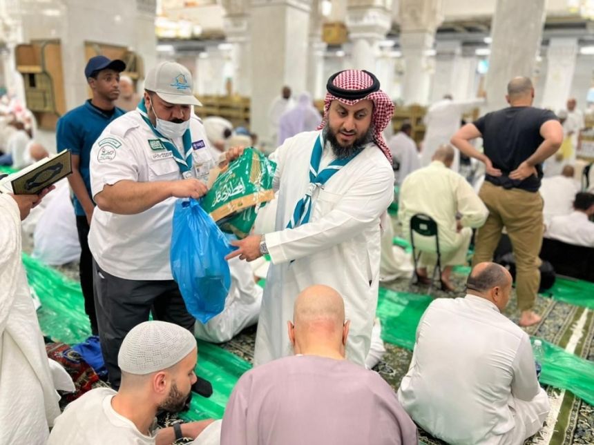 الجويرة يشيد بمشاركة 900 كشاف في خدمة ضيوف الرحمن بالمسجد الحرام  