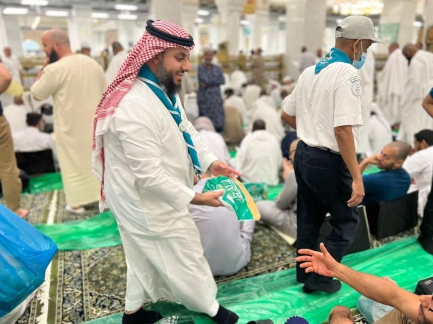 الجويرة يشيد بمشاركة 900 كشاف في خدمة ضيوف الرحمن بالمسجد الحرام  