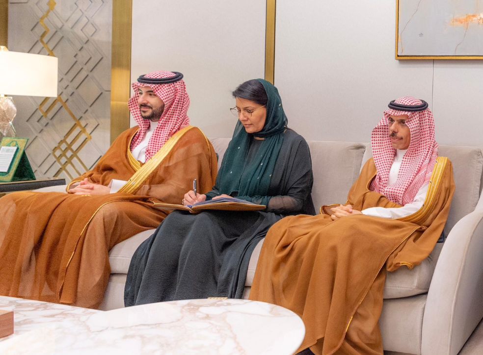 الخليج اليوم .. تفاعل على صورة لسفيرة السعودية لدى الولايات المتحدة