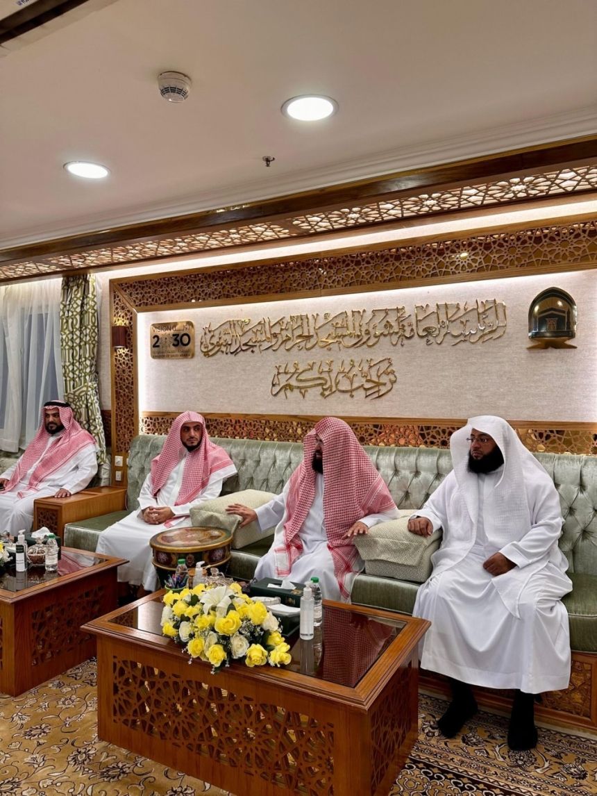 السديس: خطة لإبراز رسالة الحرمين الوسطية في الثلث الثاني من رمضان