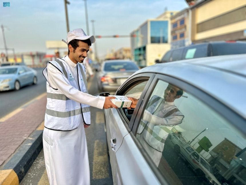 نجران.. "صندوق الشهداء" يواصل توزيع وجبات إفطار الصائمين