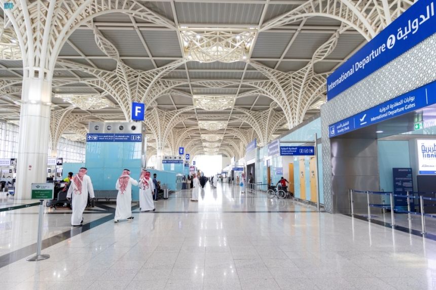 وزير النقل يتفقد مطار المدينة المنورة: تقديم تجربة ثرية للمسافرين