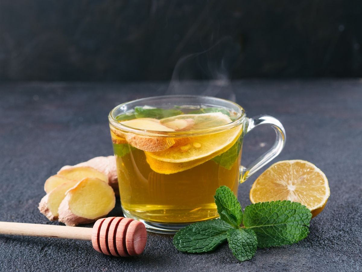 فوائد وشرح طريقة عمل شاي الزنجبيل بالعسل