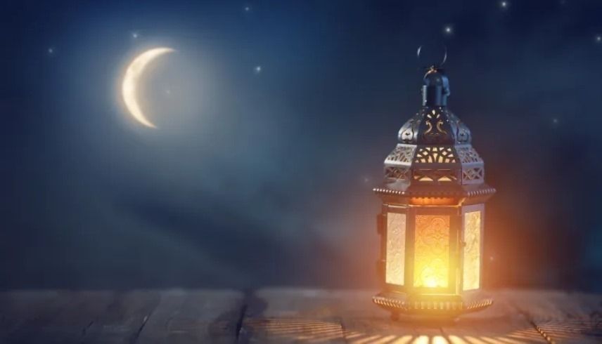 الامارات | هل يجوز للحائض قراءةُ القرآن الكريم في رمضان؟ "الإمارات للإفتاء" يُجيب