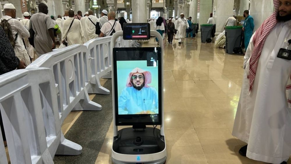 السديس: تطبيقات ذكية لتعزيز مواقع إجابة السائلين بالحرمين
