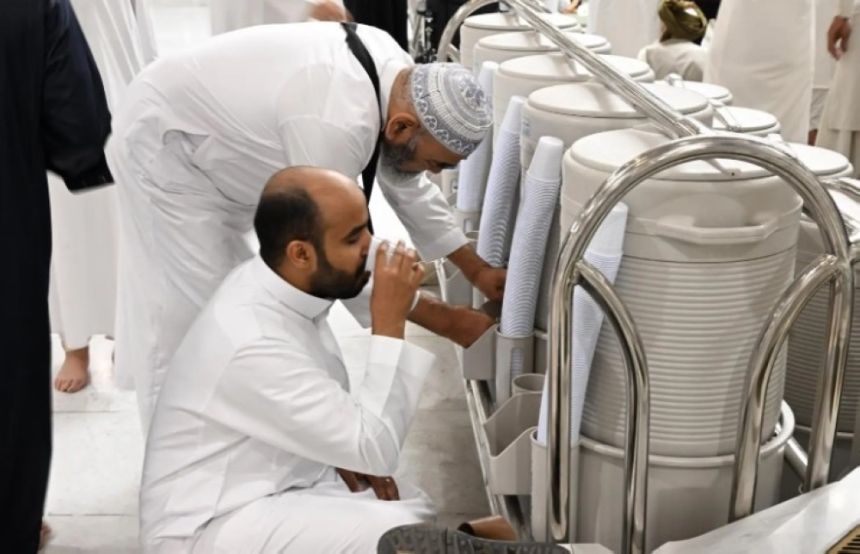 أكثر من 400 ألف لتر ماء زمزم لقاصدي المسجد النبوي يوميًا في رمضان