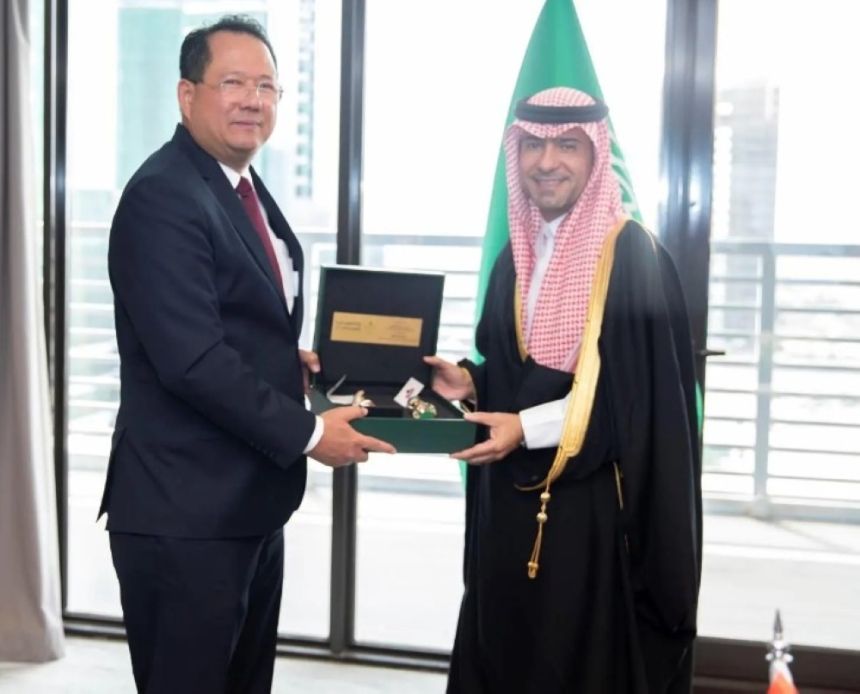 وزير الشؤون البلدية يبحث الفرص الاستثمارية والتجارية مع سفير تايلند في الرياض