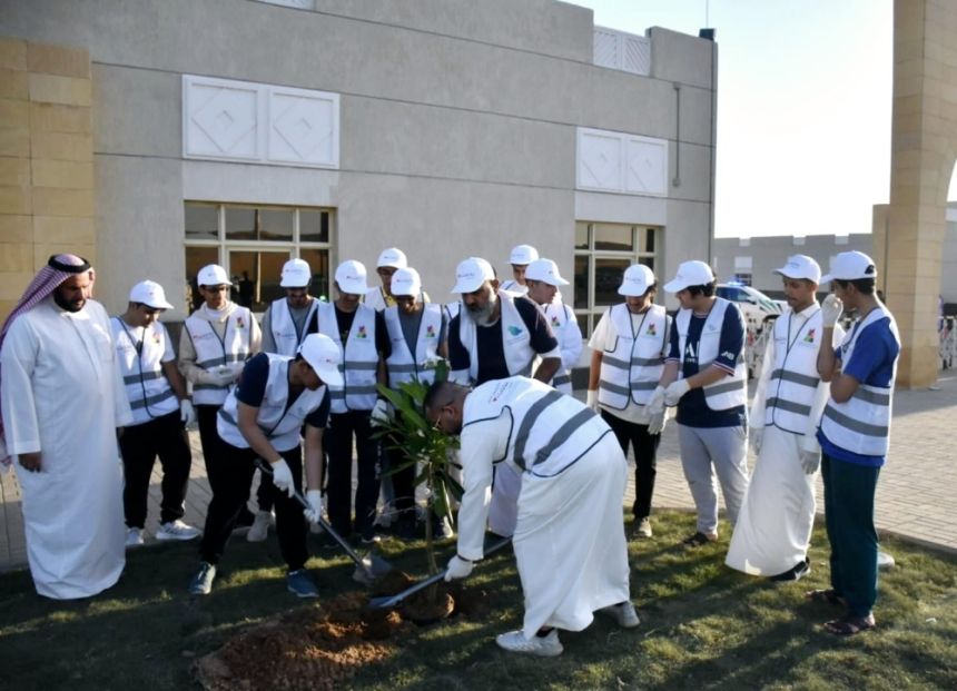 بالصور.. 6 جهات تنفذ مبادرة تطوعية للتشجير في الشميسي