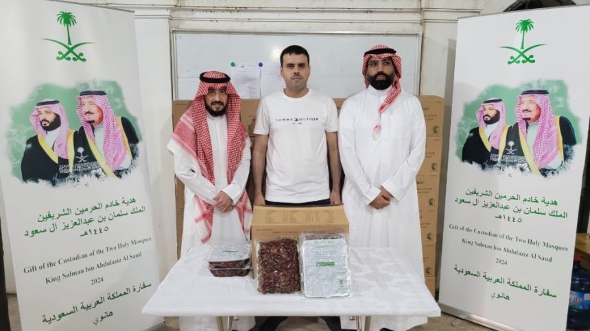 صور.. تدشين برنامج هدية خادم الحرمين من التمور في فيتنام