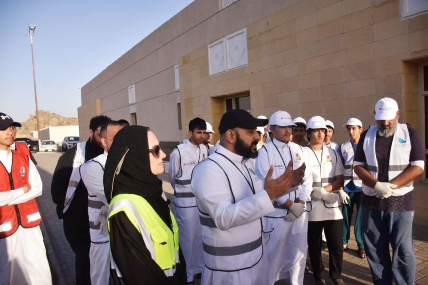 بالصور.. 6 جهات تنفذ مبادرة تطوعية للتشجير في الشميسي