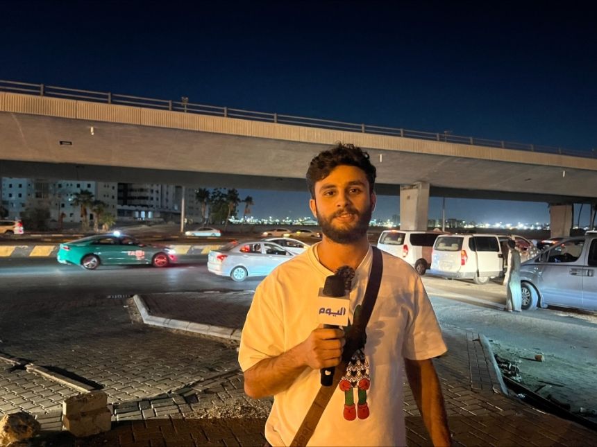 مواقف مكة بجدة تزدحم بالمعتمرين وأصوات الملبيين 