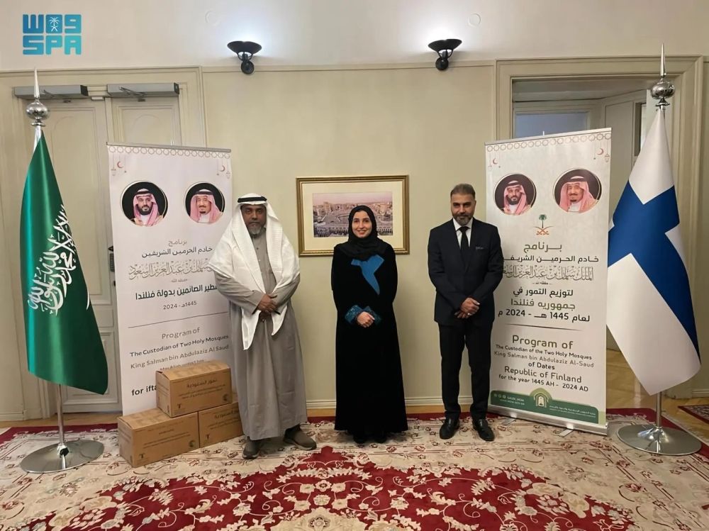 "الشؤون الإسلامية" تدشن برنامجي هدية خادم الحرمين من التمور وتفطير الصائمين في فنلندا