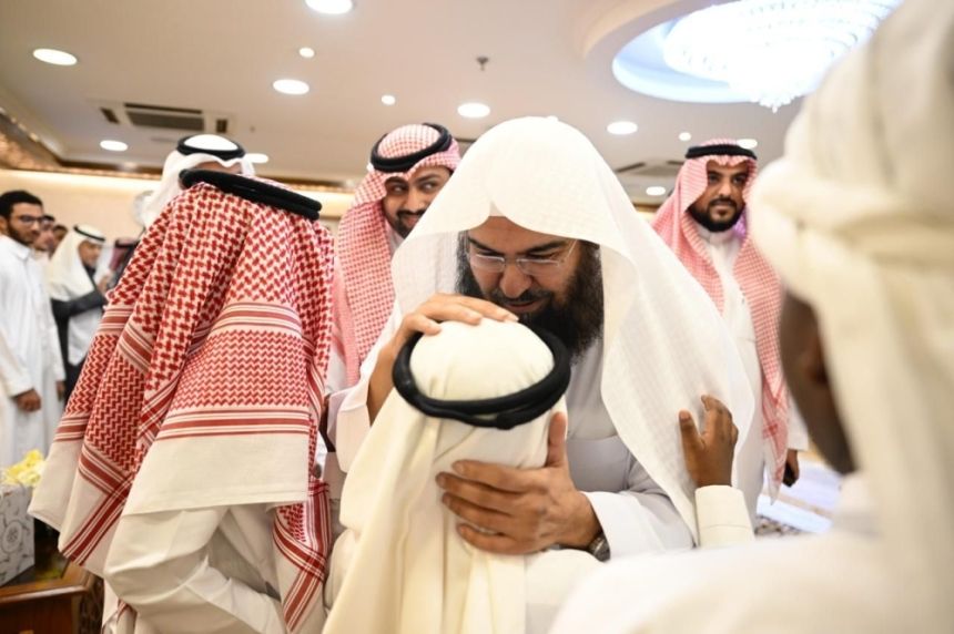 السديس: لم نغفل عن المسؤولية الاجتماعية في زخم تعزيز رسالة الحرمين الوسطية
