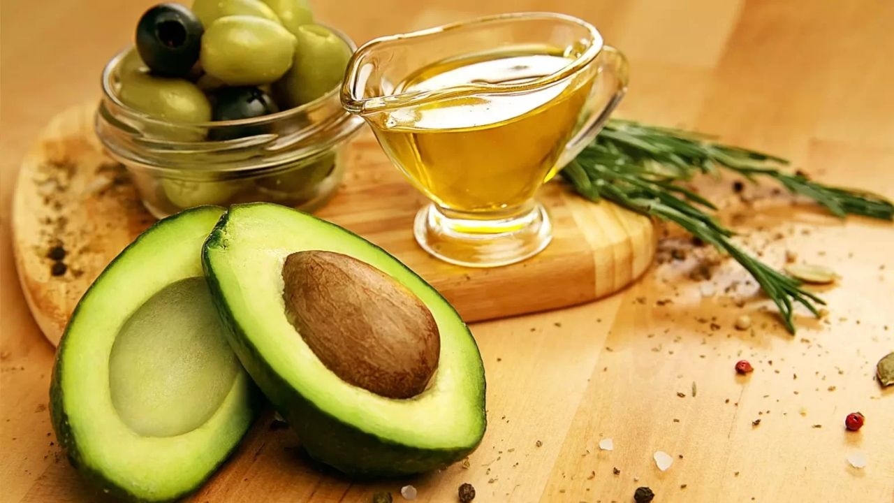 زيت الأفوكادو مقابل زيت الزيتون.. أيهما أكثر صحة؟
