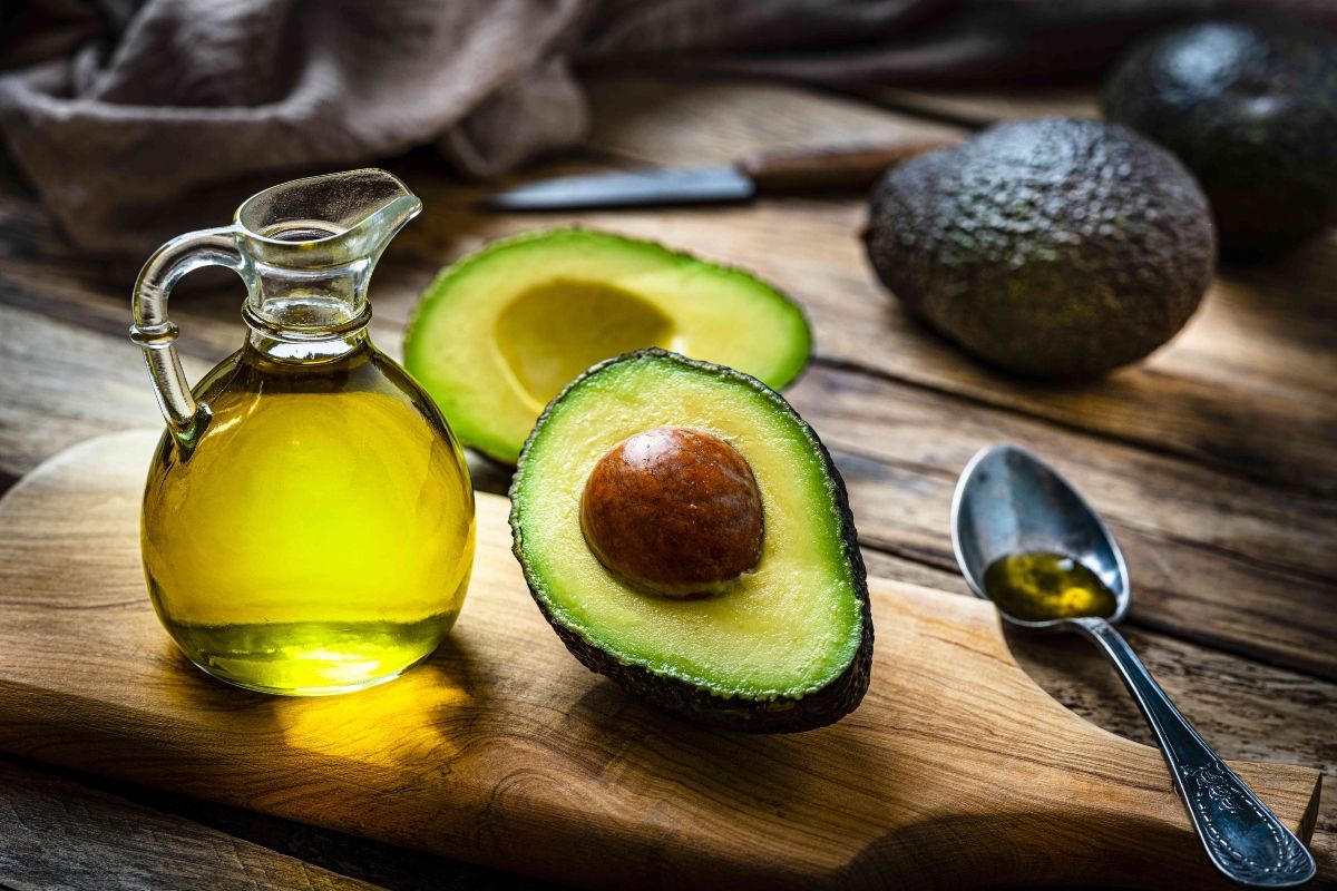 زيت الأفوكادو مقابل زيت الزيتون.. أيهما أكثر صحة؟