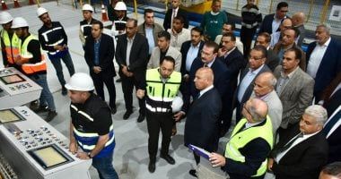 وزير النقل مشيدا بمصنع الفلنكات الخرسانية: مقام بأحدث النظم العالمية