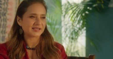 مسلسل فراولة الحلقة 3.. نيللى كريم تحاول إقناع العملاء لشراء منتجات الطاقة الحيوية