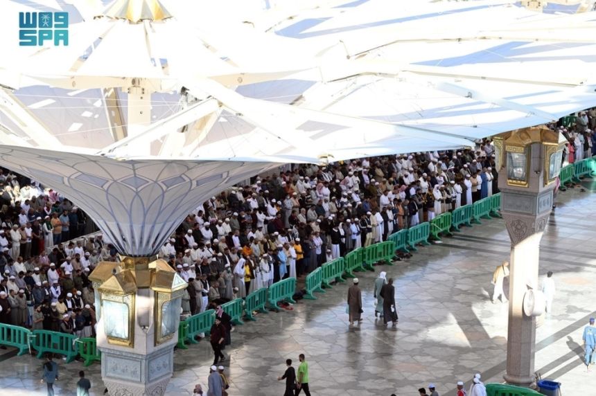 المسجد النبوي.. ترجمة خطب الجمعة فوريًا إلى 10 لغات
