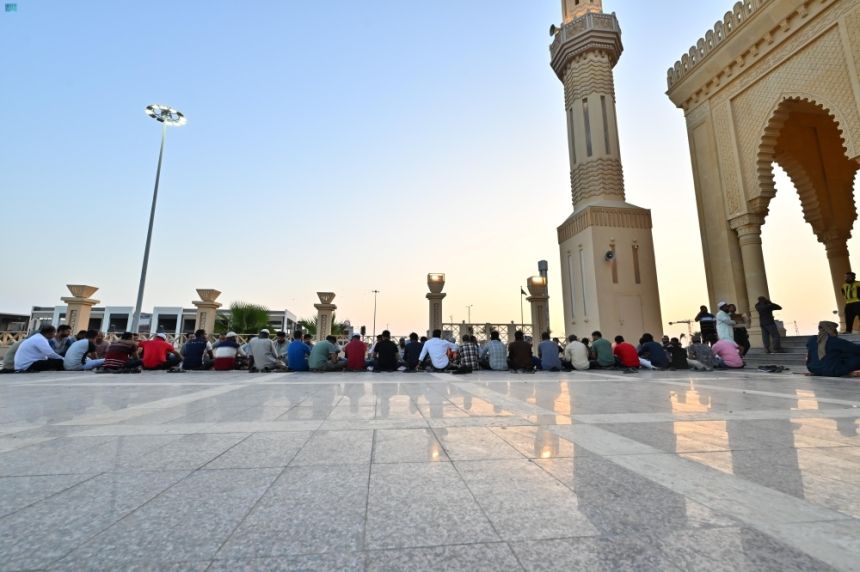 صور| روحانية رمضان.. مساجد جازان تصدح بالقرآن الكريم