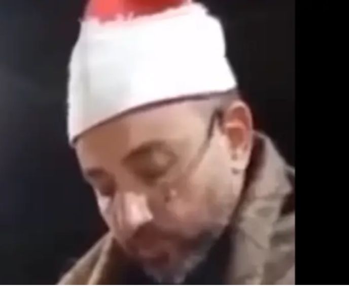 الامارات | إمام يثير غضب المصلّين في مصر: "كان بيلعب بالموبايل في الصلاة" !