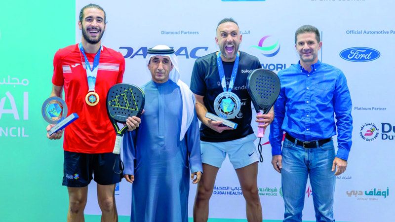 الامارات | سعيد بن مكتوم يتوج الفائزين في بطولة تحدي البادل بـ «ند الشبا»