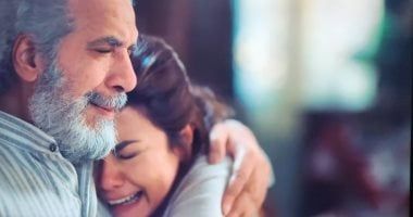 مسلسل المعلم الحلقة 18.. مشهد مؤثر لـ سهر الصايغ ووالدها بسبب مرضها