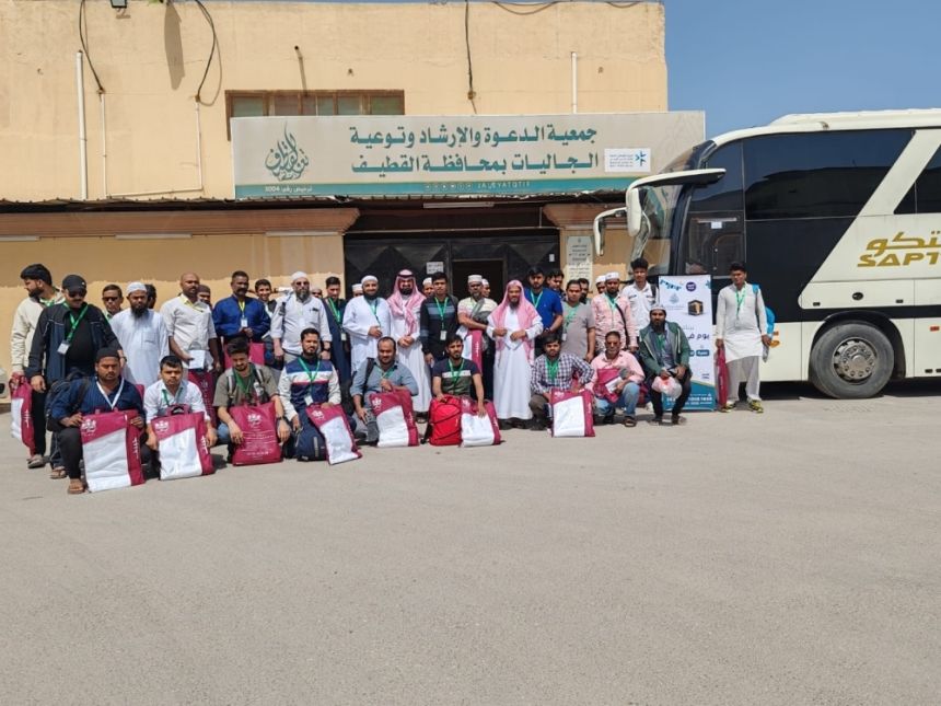 "الدعوة والإرشاد" بالقطيف تسير 49 راكبا في رحلتها الثانية لأداء العمرة
