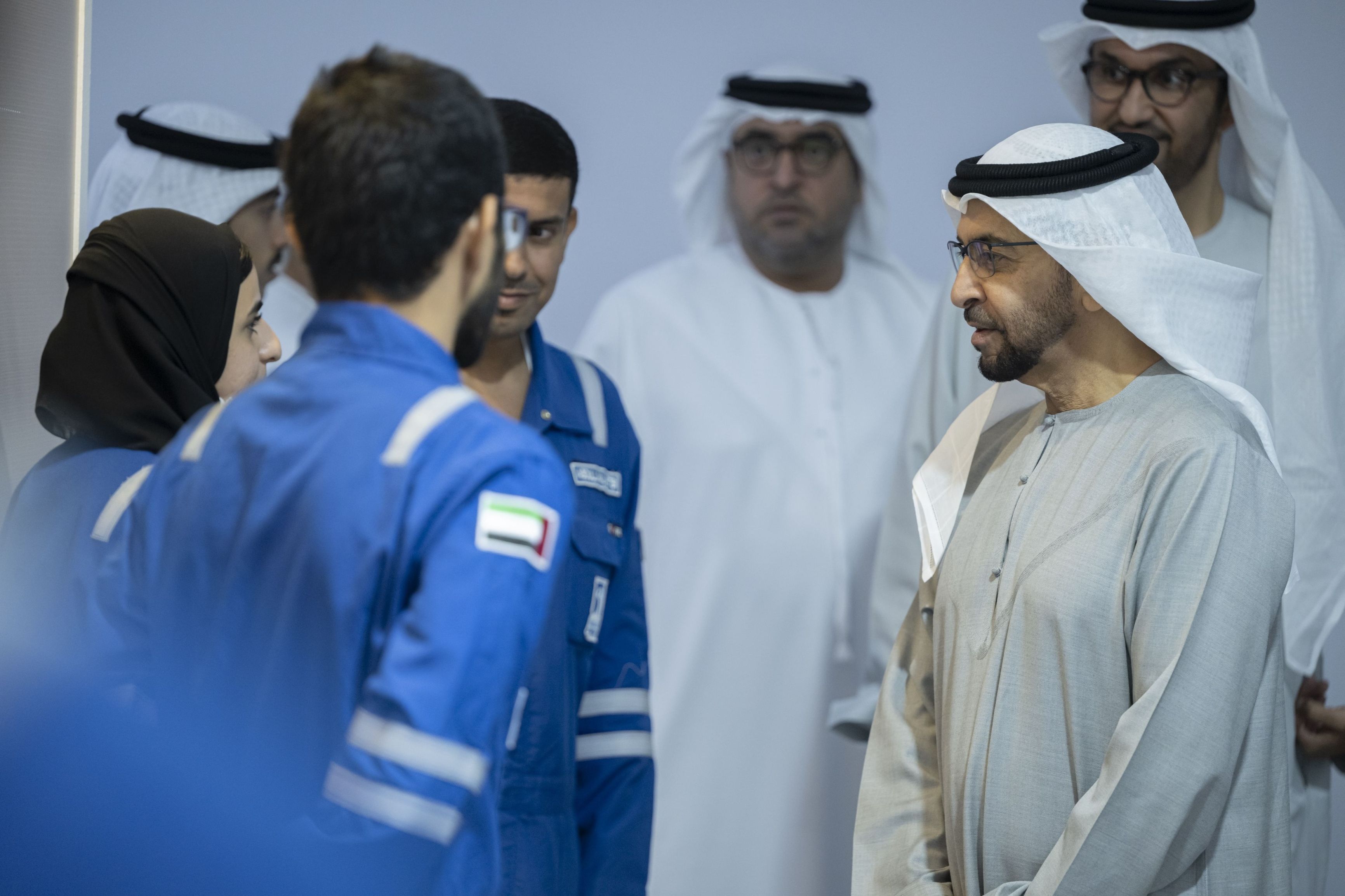 الامارات | حمدان بن زايد يزور حقل "بوحصا" ويُشيد بتطبيق "أدنوك" تقنيات الذكاء الاصطناعي والتكنولوجيا الحديثة في عمليات الإنتاج