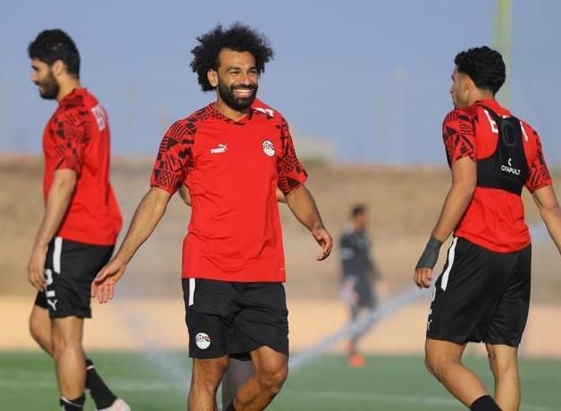 الامارات | لاعب غير متوقع من منتخب مصر بديلا لمحمد صلاح في ليفربول