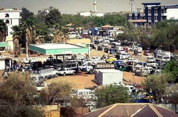 والي الجزيرة يتفقد سوق المناقل وينفي ماتداول عن إغلاقه