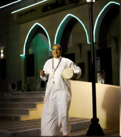 الامارات | مسيحية تُسحِّر الصائمين في مصر: "إصحى يا نايم وحّد الدايم"