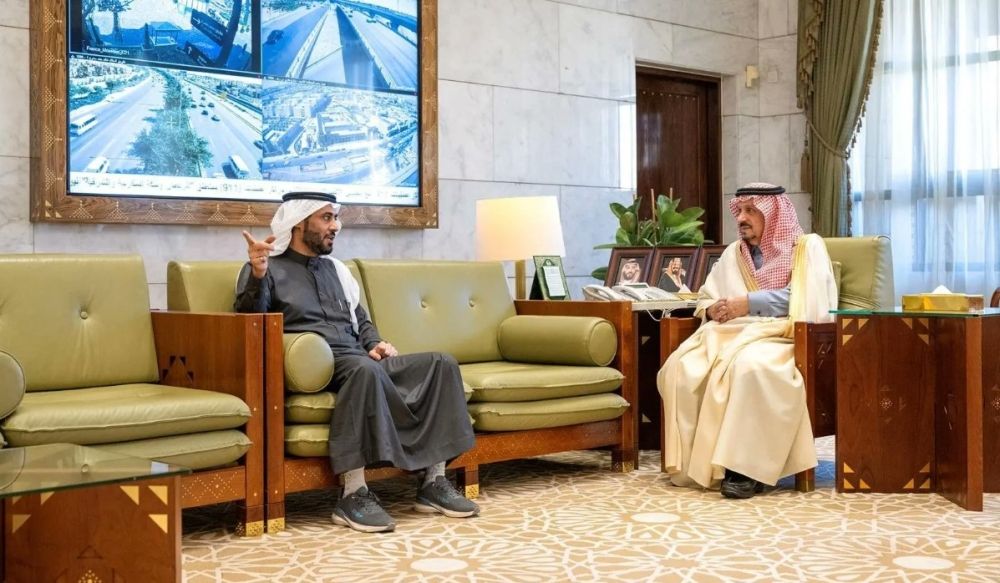 أمير منطقة الرياض يستقبل منقذ طفل الخرج