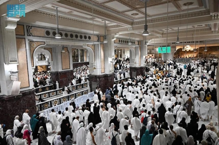 مشاهد رائعة.. ضيوف الرحمن ينعمون بالأمن والأمان وسط خدمات متكاملة