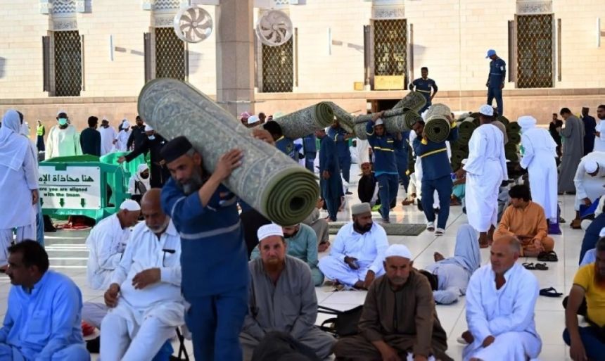 يرتبط بنظام إلكتروني.. مواصفات رقمية مميزة لسجاد المسجد النبوي