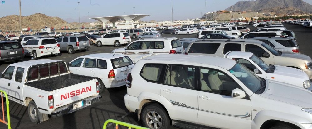 "المرور" يعلن تهيئة 11 موقعًا لمركبات ضيوف الرحمن.. تعرف عليهم