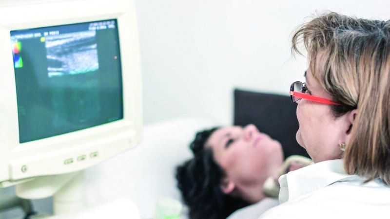 الامارات | علامات الإصابة بسرطان الغدة الدرقية