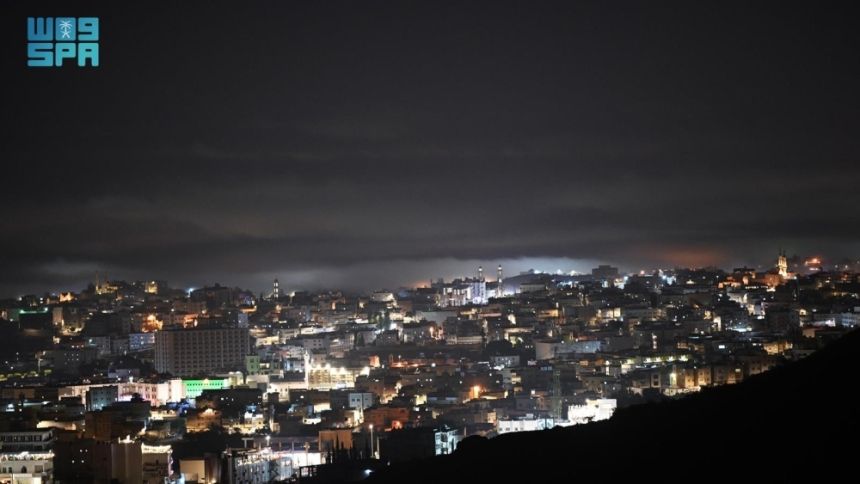 أبها.. مدينة الضباب تعانق السحاب في ليالي رمضان
