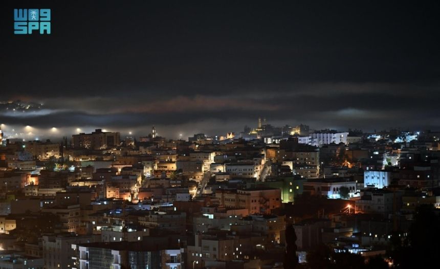 أبها.. مدينة الضباب تعانق السحاب في ليالي رمضان