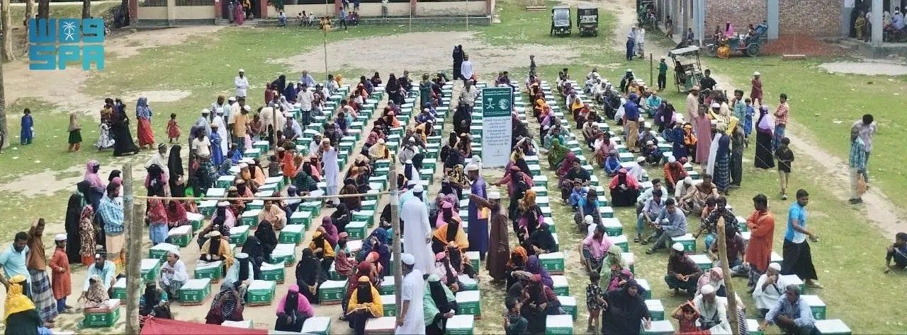 السعودية | مركز الملك سلمان للإغاثة يوزع 500 سلة غذائية في عدة مناطق بجمهورية بنغلاديش