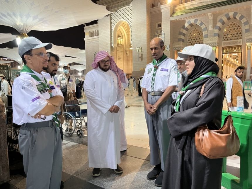 "الكشافة السعودية".. جهود كبيرة لخدمة زوار المدينة المنورة