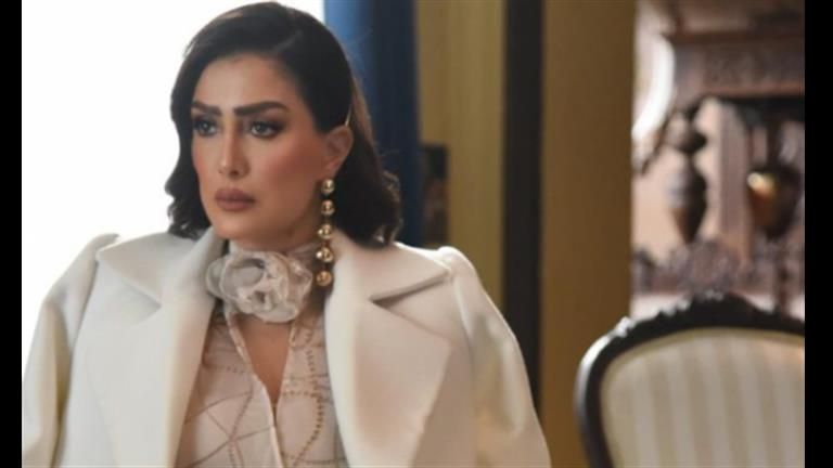 غادة عبدالرازق تنشر صورا من كواليس مسلسل "صيد العقارب"