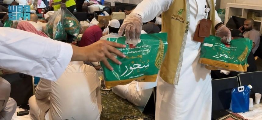 خلال العشر الأواخر.. 3500 وجبة من "إكرام" للمعتكفين في المسجد الحرام