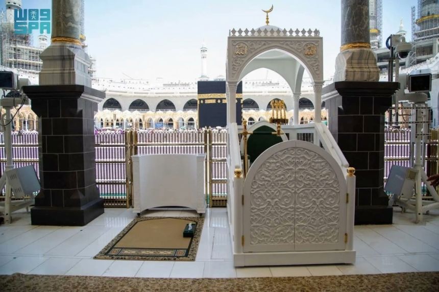 استعدادات مكثفة لصلاة الجمعة الرابعة والأخيرة من رمضان بالحرمين الشريفين