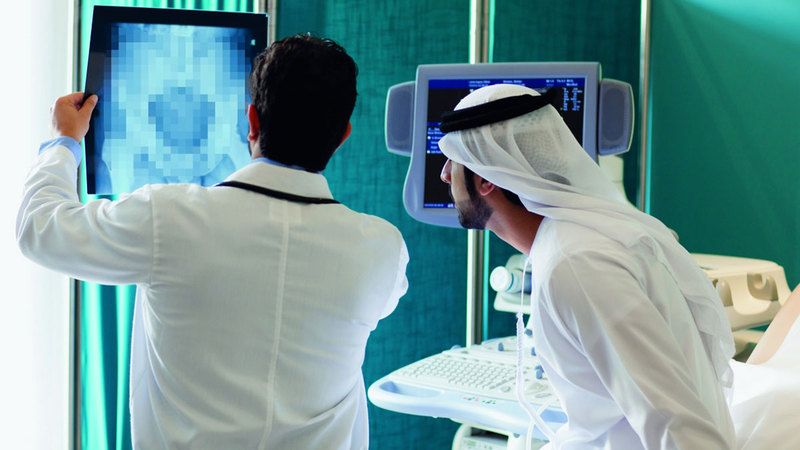 الامارات | %53 من المواطنين العاملين في القطاع الصحي بالدولة «أطباء وصيادلة»